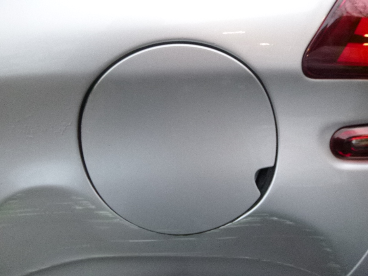 PEUGEOT 208 MK1 5DR HATCH 2012-2019 FUEL/PETROL FLAP SILVER EZR