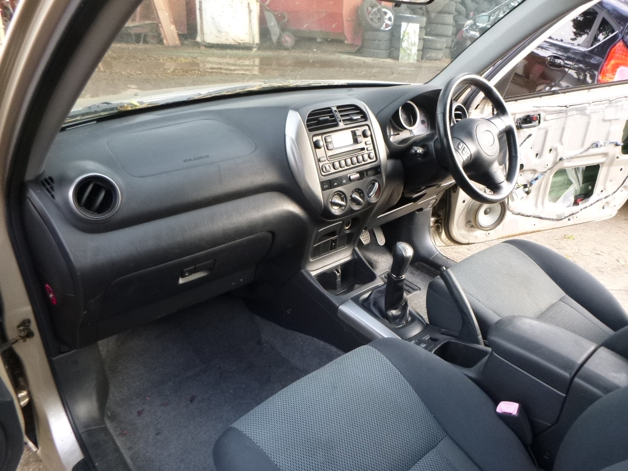 TOYOTA RAV-4 MK3 2000-2005 DASHBOARD (BARE)