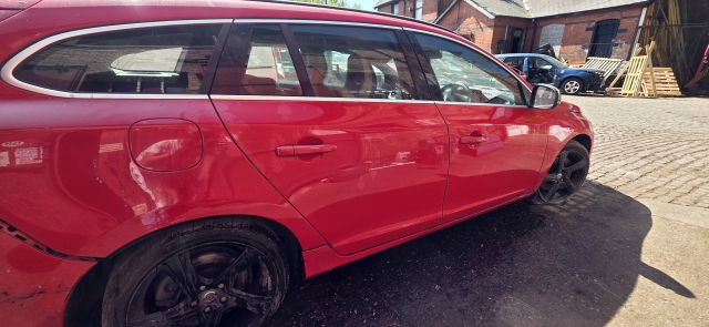 VOLVO V60 2010 - 2017 O/S/R DRIVERS SIDE REAR BARE BASIC DOOR 612 PASSION RED VOLVO V60 D5 R-DESIGN E5 5 DOHC DOOR - BARE (REAR DRIVER SIDE) 2009-2013 2009,2010,2011,2012,2013VOLVO V60 2010 - 2017 O/S/R DRIVERS SIDE REAR BARE BASIC DOOR 612 PASSION RED GOOD