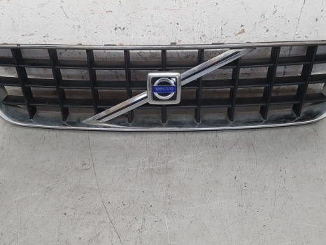 VOLVO XC90 D5 SE E4 AWD 2003-2010 FRONT GRILL  2003,2004,2005,2006,2007,2008,2009,2010VOLVO XC90 2002-2007 FRONT GRILL 8602641 12 MONTH WARRANTY ON ALL OUR PARTS 8620641     GOOD