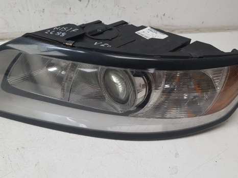 VOLVO V50 SPORT D E4 4 DOHC HEADLIGHT/HEADLAMP HALOGEN (PASSENGER SIDE) 31265700, 0301237601, HCHR652, LE06G6152 2004-2010 2004,2005,2006,2007,2008,2009,2010VOLVO V50 SPORT D E4 4 DOHC BREAKING FOR SPARES 31265700, 0301237601, HCHR652, LE06G6152 2004-2010 31265700, 0301237601, HCHR652, LE06G6152     GOOD