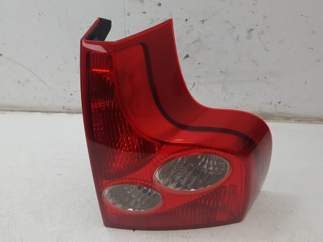 VOLVO XC90 D5 SE 5 DOHC REAR/TAIL LIGHT ON BODY ( DRIVERS SIDE) 30612810 2002-2006 2002,2003,2004,2005,2006VOLVO XC90 REAR/TAIL LIGHT ON BODY ( DRIVERS SIDE) 30612810 2002-2006 30612810     GOOD