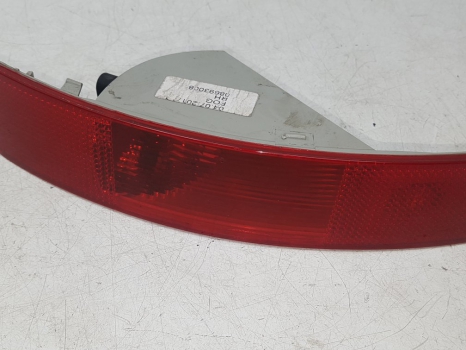 VOLVO XC90 D5 SE 5 DOHC FOG LIGHT (REAR DRIVER SIDE) 8693008 2002-2006 2002,2003,2004,2005,2006VOLVO XC90 03-05 RH UK O/S/R DRIVERS SIDE REAR BUMPER FOG LAMP REFLECTOR 8693008 8693008     GOOD