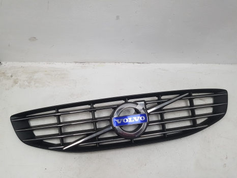 VOLVO V60 D4 BUSINESS EDITION E6 4 DOHC DRIVERS GRILLE 31333834 2013-2015 2013,2014,2015VOLVO V60 D4 BONNET GRILLE (2013-15) 31418063 12-MONTH WARRANTY 31333834     GOOD