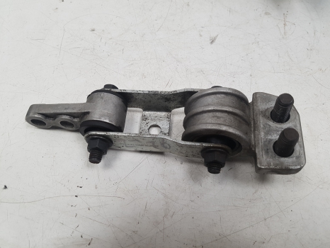 VOLVO XC70 D5 SE E4 5 DOHC TORQUE ARM (MOUNT) 30680750 2004-2007 2004,2005,2006,2007VOLVO XC70 SE LUXURY D E4 5 DOHC TORQUE ARM (MOUNT) 30680750 2004-2007 30680750     GOOD