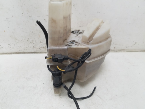 VOLVO XC90 D5 EXECUTIVE E4 5 DOHC WASHER BOTTLE & MOTOR 8659490 2005-2012 2005,2006,2007,2008,2009,2010,2011,2012VOLVO XC90 2007-2014 WASHER BOTTLE AND PUMPS 8659490 8659490     GOOD