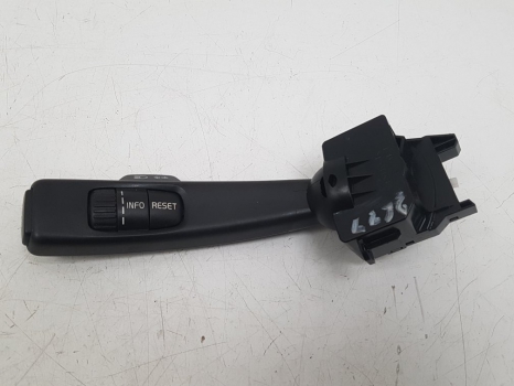 VOLVO V50 DRIVE SE LUXURY S/S E5 4 SOHC INDICATOR STALK 8637377 2009-2012 2009,2010,2011,2012VOLVO V50 INDICATOR STALK 8637377 2008 - 2012 C30 S40 C70 8637377 9496807 30669738 30658618 30768097 31268566 30798587 INDICATOR SWITCH    GOOD