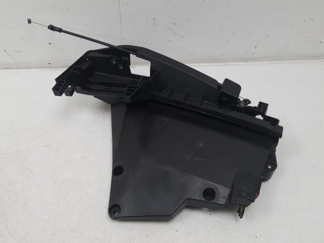 VOLVO C30 R-DESIGN E4 4 DOHC DOOR LOCK MECH (FRONT PASSENGER SIDE) 30799311, 31214729 2006-2012 2006,2007,2008,2009,2010,2011,2012VOLVO C30 S40 V50  XC60 09-2012 N/S/F DOOR LOCK CATCH FRONT PASSENGER  30799311 30799311, 31214729     GOOD