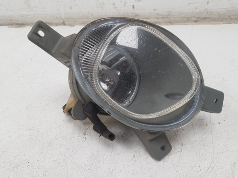 VOLVO XC70 D5 SE SPORT E4 5 DOHC FOG LIGHT (FRONT DRIVER SIDE) 9190905 2000-2007 2000,2001,2002,2003,2004,2005,2006,2007VOLVO XC70 MK2  RH UK O/S/F  DRIVERS SIDE  FOG LIGHT LAMP 9190905  2001-2007 9190905     GOOD