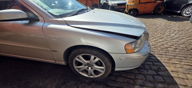 VOLVO S60 V70 P2 DRIVER SIDE WING RIGHT 30796493 426 SILVER OFFSIDE 2000-2007 VOLVO V70 D SE E4 5 DOHC WING (DRIVER SIDE) 30796493 2001-2008 2001,2002,2003,2004,2005,2006,2007,2008VOLVO S60 V70 P2 DRIVER SIDE WING RIGHT 30796493 426 SILVER OFFSIDE 2000-2007 30796493 GOOD