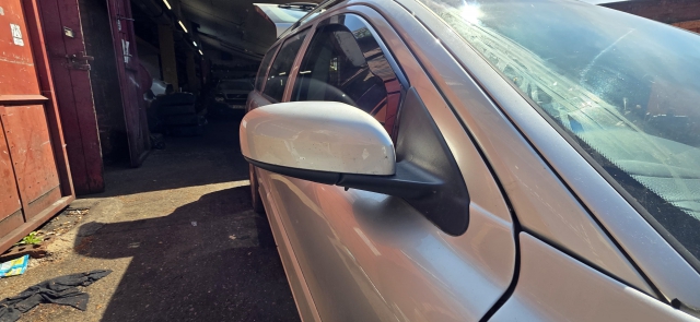 VOLVO V70 D SE E4 5 DOHC DOOR MIRROR - ELECTRIC (DRIVER SIDE) 30744758 2001-2008 2001,2002,2003,2004,2005,2006,2007,2008VOLVO V70 UK DRIVER DOOR MIRROR POWERFOLD 30744758 2005-2008 426 SILVER 30744758     GOOD