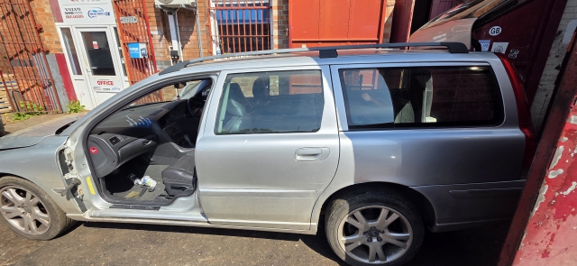 VOLVO V70 DOOR - BARE (REAR PASSENGER SIDE) 2005-2008 30649493 426 SILVER VOLVO V70 D SE E4 5 DOHC DOOR - BARE (REAR PASSENGER SIDE) 30649493 2001-2008 2001,2002,2003,2004,2005,2006,2007,2008VOLVO V70 DOOR - BARE (REAR PASSENGER SIDE) 2005-2008 30649493 426 SILVER 30649493 GOOD