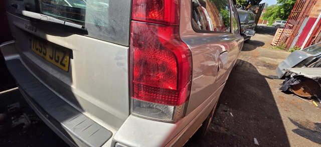 VOLVO V70 XC70 RH REAR TAIL LIGHT LOWER (UK DRIVERS SIDE) 30655377 2005-2008 VOLVO V70 D SE E4 5 DOHC REAR/TAIL LIGHT ON BODY ( DRIVERS SIDE) 30655377 2001-2008 2001,2002,2003,2004,2005,2006,2007,2008VOLVO V70 XC70 RH REAR TAIL LIGHT LOWER (UK DRIVERS SIDE) 30655377 2005-2008 30655377 GOOD
