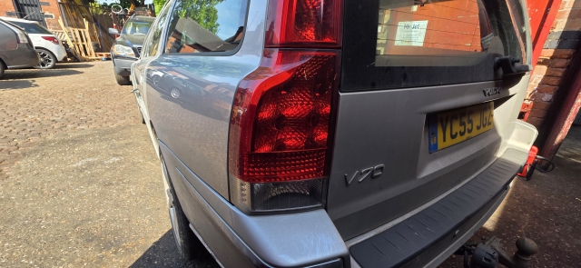 VOLVO V70 XC70 REAR/TAIL LIGHT ON BODY (PASSENGER SIDE) 30655376 2005-2008 VOLVO V70 D SE E4 5 DOHC REAR/TAIL LIGHT ON BODY (PASSENGER SIDE) 30655376 2001-2008 2001,2002,2003,2004,2005,2006,2007,2008VOLVO V70 XC70 REAR/TAIL LIGHT ON BODY (PASSENGER SIDE) 30655376 2005-2008 30655376 TAIL LIGHT, BACK LIGHT GOOD