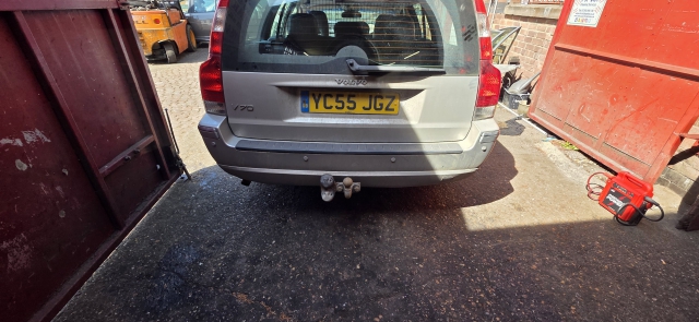 VOLVO V70 D SE E4 5 DOHC BUMPER (REAR) 426 SILVER 2001-2008 2001,2002,2003,2004,2005,2006,2007,2008VOLVO V70 REAR BUMPER SKIN 2005-2008 426 SILVER 426 SILVER     GOOD