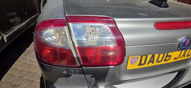 SAAB 9-3 LINEAR T E3 4 DOHC REAR/TAIL LIGHT ON TAILGATE (PASSENGER SIDE) 12831281, 12777323 2003-2015 2003,2004,2005,2006,2007,2008,2009,2010,2011,2012,2013,2014,2015SAAB 9-3 CONVERTIBLE NSR PASSENGER REAR LIGHT ON BOOT (2003-07) 12831281 12831281, 12777323     GOOD