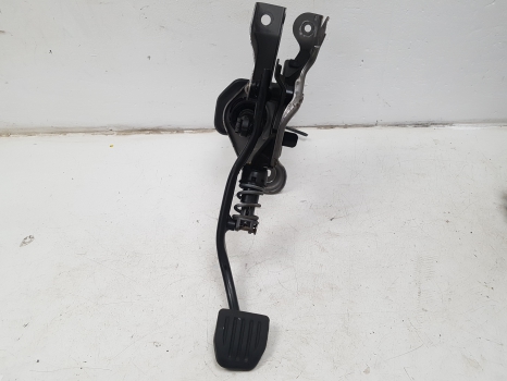 VOLVO V60 D4 BUSINESS EDITION E6 4 DOHC CLUTCH PEDAL 31341421 2013-2015 2013,2014,2015VOLVO V60 2013-2015 CLUTCH PEDAL PART NUMBER: 31341421 12-MONTH WARRANTY 31341421     GOOD
