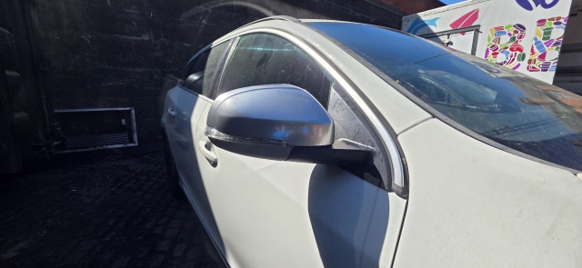 VOLVO V60 S60 R DESIGN 10-17 RH O/S DRIVERS SIDE STANDARD FUNCTION DOOR MIRROR VOLVO V60 D3 R-DESIGN E5 5 DOHC DOOR MIRROR - ELECTRIC (DRIVER SIDE) 31402643 2010-2013 2010,2011,2012,2013VOLVO V60 S60 R DESIGN 10-17 RH O/S DRIVERS SIDE STANDARD FUNCTION DOOR MIRROR 31402643 GOOD
