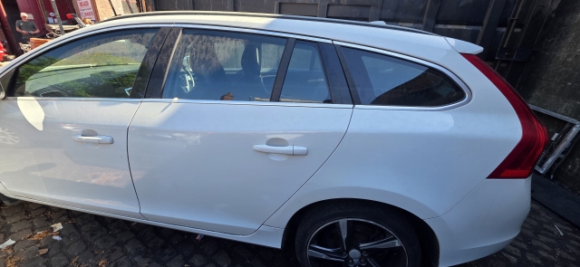 VOLVO V60 D3 R-DESIGN E5 5 DOHC DOOR - BARE (REAR PASSENGER SIDE) 2010-2013 2010,2011,2012,2013VOLVO V60 2010-2017 N/S/R PASSENGER REAR BARE BASIC DOOR 614 ICE WHITE      GOOD