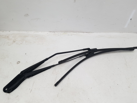 VOLVO V60 D4 BUSINESS EDITION E6 4 DOHC FRONT WIPER ARMS (PAIR) 30753508, 30753509 2013-2015 2013,2014,2015VOLVO V60 FRONT WIPER ARMS (PAIR) 30753508 2010-2018 OEM PART 12-MONTH WARRANTY 30753508, 30753509     GOOD