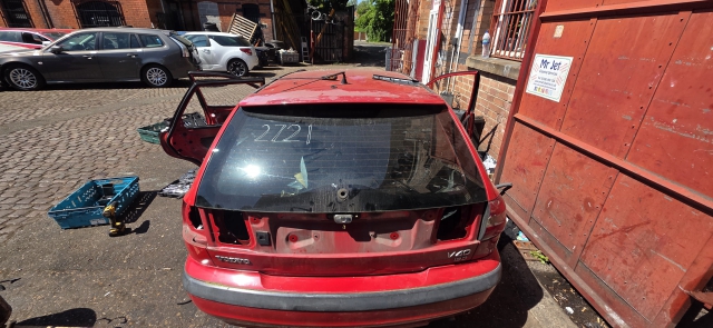 VOLVO V40 SPORT D E3 4 SOHC TAILGATE 30844361, 30805409 2000-2004 2000,2001,2002,2003,2004VOLVO V40 SPORT TAILGATE 30844361, 30805409 1996 -2004 30844361, 30805409     GOOD