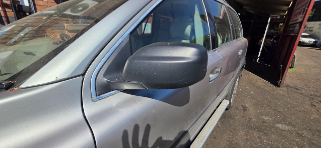VOLVO XC90 DOOR MIRROR PASSENGER SIDE NEARSIDE POWERFOLD 30745226 2002-2006 VOLVO XC90 D5 SE AWD 5 DOHC DOOR MIRROR - ELECTRIC (PASSENGER SIDE) 30745226 2004 2004VOLVO XC90 DOOR MIRROR PASSENGER SIDE NEARSIDE POWERFOLD 30745226 2002-2006 30745226 POWER-FOLD MEMORY GOOD