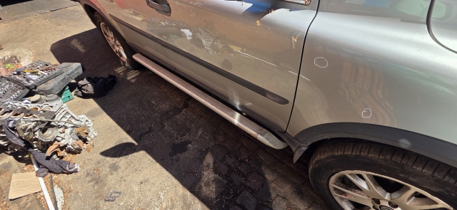 VOLVO XC90 2003-2014 ALLOY SIDE STEPS / RUNNING BOARDS GENUINE VOLVO PAIR VOLVO XC90 D5 SE AWD 5 DOHC SIDE STEPS (PAIR) 2004 2004VOLVO XC90 2003-2014 ALLOY SIDE STEPS / RUNNING BOARDS GENUINE VOLVO PAIR GOOD
