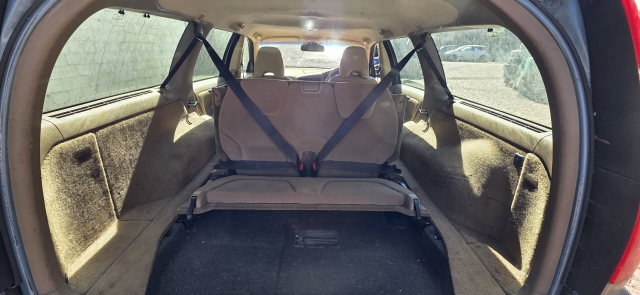 VOLVO V70 XC70 2000 - 2007 7 SEAT 3RD ROW BEIGE SEAT CONVERSION SEE PICS VOLVO V70 D5 SE E3 5 DOHC SEATS - 3RD ROW 2005 2005VOLVO V70 XC70 2000 - 2007 7 SEAT 3RD ROW BEIGE SEAT CONVERSION SEE PICS GOOD