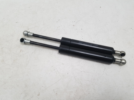VOLVO XC70 D5 SE E4 5 DOHC TAILGATE STRUTS (PAIR) 30674494 2004-2007 2004,2005,2006,2007VOLVO V70 SE D5 E4 5 DOHC TAILGATE STRUTS (PAIR) 2005-08 30674494 12M WAARANTY  30674494 HATCH STRUTS, BOOT SUPPORT STRUTS,    Used
