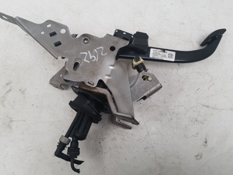 VOLVO C70 S E4 4 DOHC CLUTCH PEDAL 30760724, 8N51-7B633-DB 2006-2012 2006,2007,2008,2009,2010,2011,2012VOLVO C70 S E4 4 DOHC CLUTCH PEDAL 30760724, 8N51-7B633-DB 2008-2009 30760724, 8N51-7B633-DB     GOOD