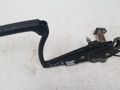 VOLVO C70 S E4 4 DOHC HAND BRAKE 30778883 2006-2012 2006,2007,2008,2009,2010,2011,2012VOLVO C70 HAND BRAKE LEVER 30778883 2006-2013 30778883     GOOD
