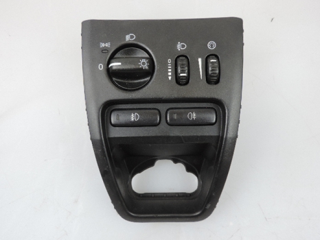 VOLVO XC90 D5 2003-2010 HEADLIGHT SWITCH WITH FOG LIGHT SWITCH PART NO 8685452 VOLVO XC90 D5 SE 5 DOHC HEADLIGHT SWITCH 8685452 2002-2006 2002,2003,2004,2005,2006VOLVO XC90 D5 2003-2010 HEADLIGHT SWITCH WITH FOG LIGHT SWITCH PART NO 8685452 8685452 GOOD