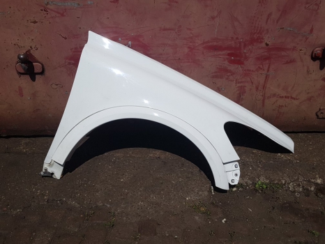 VOLVO C30 R-DESIGN E4 4 DOHC WING & ARCH TRIM (DRIVER SIDE) 614 WHITE 2006-2012 2006,2007,2008,2009,2010,2011,2012VOLVO C30 R-DESIGN E4 4 DOHC WING & ARCH TRIM (DRIVER SIDE) 614 WHITE 2006-2012 614 WHITE     Used