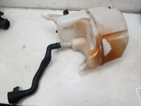 VOLVO S60 WASHER BOTTLE & MOTOR 31301797, AN61-13KO82 2010-2015 2010,2011,2012,2013,2014,2015VOLVO S60 WASHER BOTTLE & MOTOR 31301797, AN61-13KO82 2010-2015 31301797, AN61-13KO82     Used