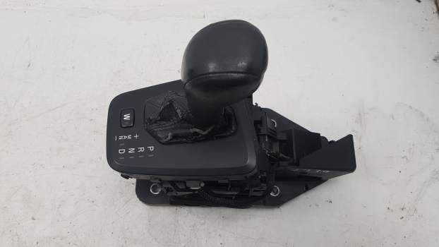 VOLVO V70 D SE E4 5 DOHC GEARSTICK (AUTOMATIC) 30664535, 8648363, 30759307 2001-2008 2001,2002,2003,2004,2005,2006,2007,2008VOLVO V70 D SE E4 GEARSTICK (AUTOMATIC) 2001-08 OEM PART 12-MONTH WARRANTY 30664535, 8648363, 30759307     Used