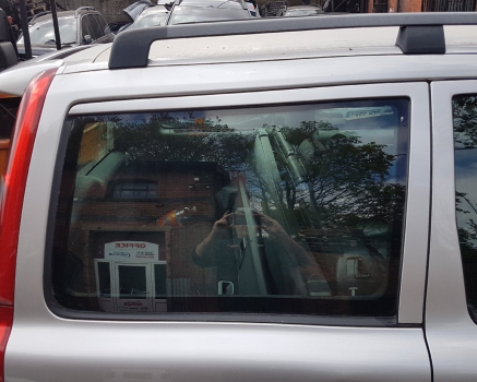 VOLVO V70 D SE E4 5 DOHC QUARTER PANEL WINDOW (REAR DRIVER SIDE) 30674477 2001-2008 2001,2002,2003,2004,2005,2006,2007,2008VOLVO V70 MK2  RH (UK DRIVER SIDE) REAR QUARTER WINDOW AS2 TINT 2004-08 12M WTY 30674477     GOOD