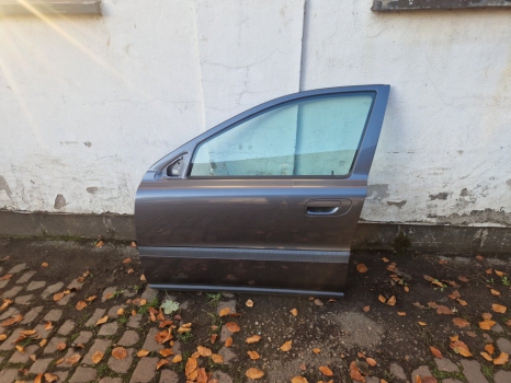 VOLVO V70 R DOOR - BARE (FRONT PASSENGER SIDE) 2003-2007 2003,2004,2005,2006,2007VOLVO V70 R PASSENGER DOOR FRONT LEFT UK PASSENGER NEARSIDE 2003-2007 455 GREY      GOOD