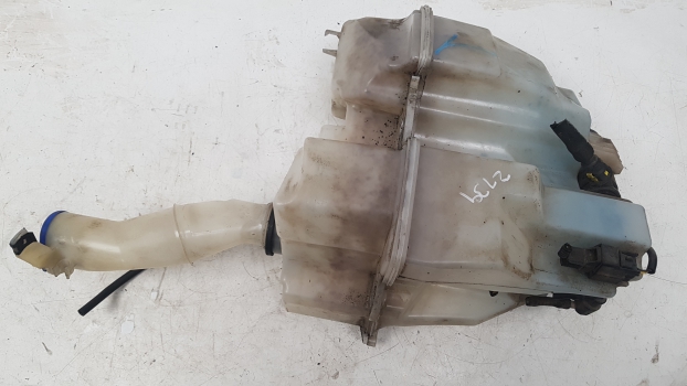 VOLVO V70 D SE E4 5 DOHC WASHER BOTTLE & MOTOR 8693773 2001-2008 2001,2002,2003,2004,2005,2006,2007,2008VOLVO V70 XC70 2000-2007 MK2 WASHER BOTTLE & MOTORS 8693773 8693773     GOOD