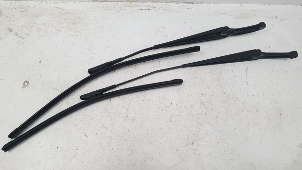 VOLVO S60 V70 XC70 FRONT WIPER ARMS PAIR 30697574 2000-07 OEM PART 12-MONTH WTY VOLVO V70 D SE E4 5 DOHC FRONT WIPER ARMS (PAIR) 30697574, 30697614 2001-2008 2001,2002,2003,2004,2005,2006,2007,2008VOLVO S60 V70 XC70 FRONT WIPER ARMS PAIR 30697574 2000-07 OEM PART 12-MONTH WTY 30697574, 30697614 GOOD