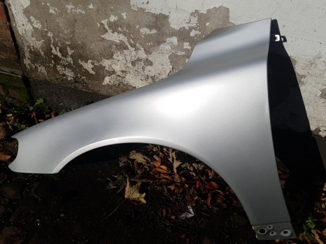 VOLVO V70 D SE E4 5 DOHC WING (PASSENGER SIDE) 426 SILVER 2009-2010 2009,2010VOLVO V70 FRONT WING RIGHT HAND UK NEARSIDE PASSENGER SIDE 426 SILVER 2009-2010 426 SILVER     GOOD