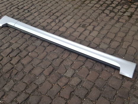 VOLVO V70 D SE E4 5 DOHC SIDE SKIRT (PASSENGER SIDE) 426 SILVER 2009-2010 2009,2010VOLVO V70 SIDE SKIRT 2009-2010 LEFT HAND UK PASSENGER SIDE NEARSIDE 426 SILVER 426 SILVER     GOOD