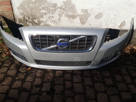 VOLVO V70 D SE E4 5 DOHC BUMPER (FRONT) 426 SILVER 2009-2010 2009,2010VOLVO V70 FRONT BUMPER SKIN 2009-2010  SOME MARKS - SEE PICS 426 SILVER 426 SILVER     GOOD