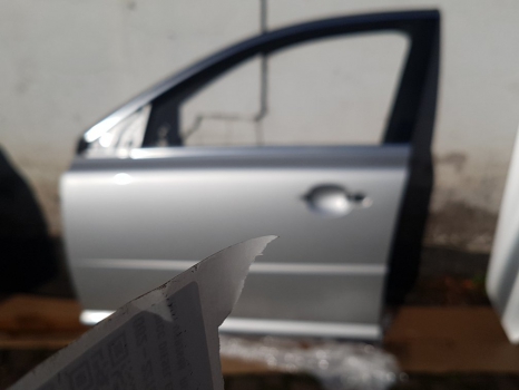 VOLVO V70 D SE E4 5 DOHC DOOR - BARE (FRONT PASSENGER SIDE) 426 SILVER 2009-2010 2009,2010VOLVO V70 PASSENGER DOOR 2009-2010 FRONT LEFT UK PASSENGER NEARSIDE 426 SILVER 426 SILVER     GOOD