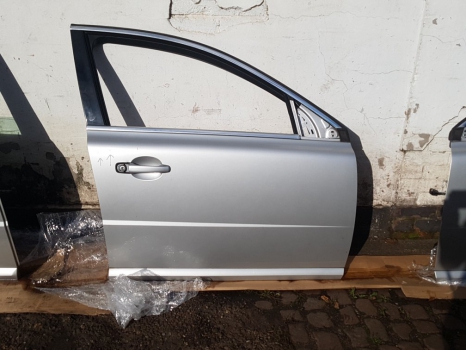 VOLVO V70 D SE E4 5 DOHC DOOR - BARE (FRONT DRIVER SIDE) 426 SILVER 2009-2010 2009,2010VOLVO V70 DRIVERS DOOR FRONT RIGHT UK OFFSIDE DRIVERS SIDE426 SILVER 2009-2010 426 SILVER     GOOD