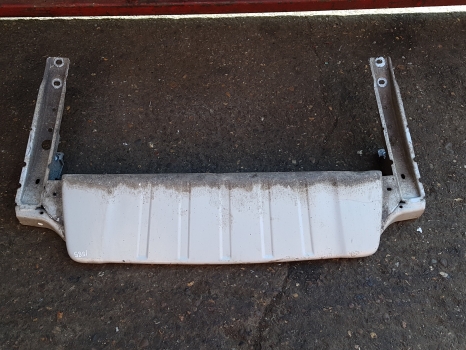 VOLVO XC90 2002-2006 FRONT BUMPER UNDER TRAY  2002,2003,2004,2005,2006VOLVO XC90 2002 - 2006 FRONT BUMPER UNDER TRAY LOWER GUARD 2002 - 2006      GOOD