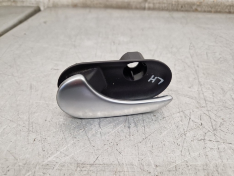 SAAB 9-5 AERO HOT E3 4 DOHC DOOR HANDLE - INTERIOR (REAR PASSENGER SIDE) 2001-2009 SAAB 9-5 AERO HOT E3 4 DOHC DOOR HANDLE - INTERIOR (REAR PASSENGER SIDE) 2001-2009 2001,2002,2003,2004,2005,2006,2007,2008,2009SAAB 9-5 AERO HOT E3 4 DOHC DOOR HANDLE - INTERIOR (REAR PASSENGER SIDE) 2001-2009 GOOD
