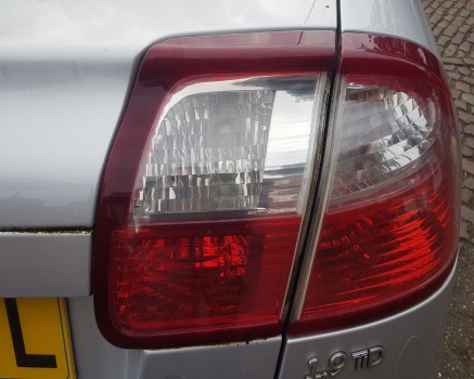 #24796 SAAB 9-3 VECTOR AUTO CONVERTIBLE 2 DOORS 2003-2007 REAR/TAIL LIGHT ON TAILGATE (DRIVERS SIDE) 2003,2004,2005,2006,2007SAAB 9-3 CAB CONVERTIBLE 03-07 RH UK O/S/R DRIVERS REAR INNER BOOT LIGHT LAMP      GOOD