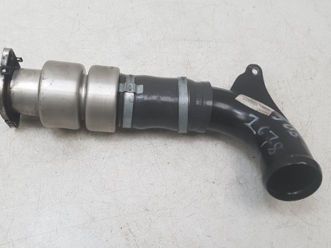 VOLVO S60 D2 SE LUXURY NAV E5 4 SOHC INTERCOOLER PIPE AV61-6C750-AC, A12422999 2014-2018 2014,2015,2016,2017,2018VOLVO C30 S40 V50 1.6 D2 DIESEL 2010 - 2012 INTAKE PIPE AV61-6C750-AA AV61-6C750-AC, A12422999     GOOD