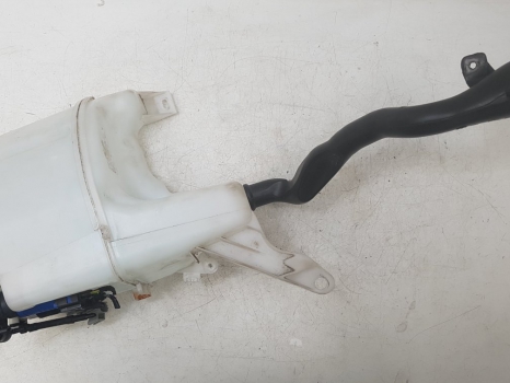 VOLVO S60 D2 SE LUXURY NAV E5 4 SOHC WASHER BOTTLE & MOTOR 31416284, 31391779, AV61-13K082-AA, 31349264, 28911000 2014-2018 2014,2015,2016,2017,2018VOLVO S60 WASHER BOTTLE & PUMPS 31416284, 31391779, AV61-13K082 31349264 14-2018 31416284, 31391779, AV61-13K082-AA, 31349264, 28911000     GOOD