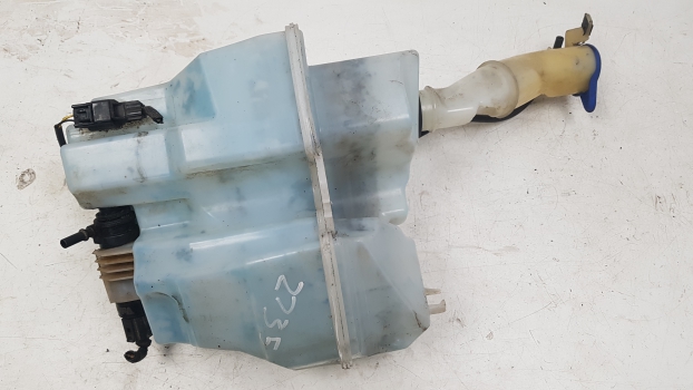 VOLVO V70 XC70 MK2 WASHER BOTTLE & MOTORS 2000-07 8693773 12-MONTH WARRANTY VOLVO XC70 D5 SE E4 5 DOHC WASHER BOTTLE & MOTOR 8693773 2000-2007 2000,2001,2002,2003,2004,2005,2006,2007VOLVO V70 XC70 MK2 WASHER BOTTLE & MOTORS 2000-07 8693773 12-MONTH WARRANTY 8693773 GOOD